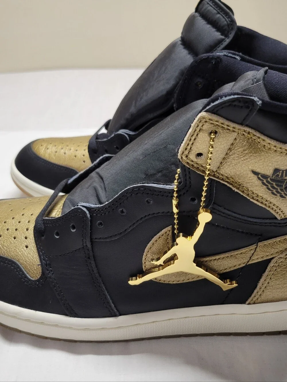 NWOB Nike Air Jordan 1 Retro High OG Shoes ‘Black/Gold’ DZ5485 071 - Size 10.5